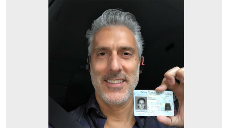 Jeśli masz już założony profil na Instagramie, profil oszusta może zostać usunięty w ciągu kilku dni. Jednak w niektórych przypadkach Instagram może poprosić Cię o podanie dalszych szczegółów, w tym imienia i nazwiska oraz zdjęcia z dowodem osobistym, aby udowodnić, że jesteś właścicielem nazwiska.